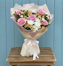 Букет цветов из:  Гвоздики, Орхидеи и Розы #REPLACE_PRED# Майне