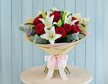 Букет цветов из:  Лилии и Розы в Майне