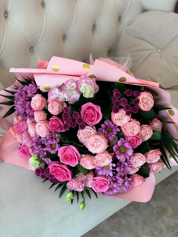 Букет цветов из: Хризантемы, Розы и Лизиантусы в Майне