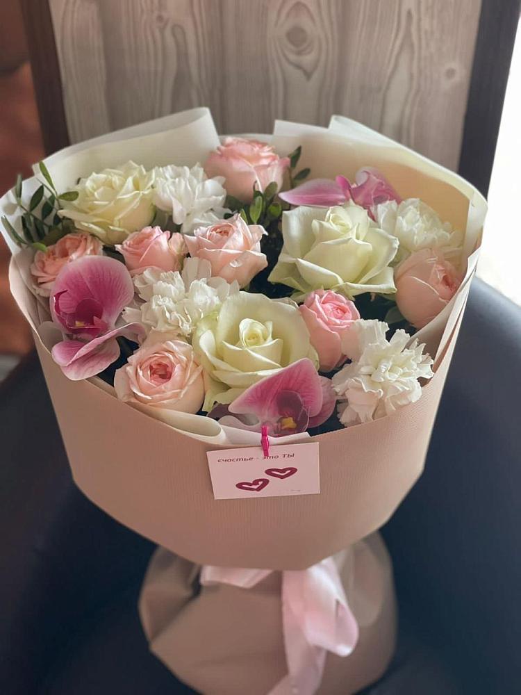 Букет цветов из: Орхидеи, Розы и Гвоздики в Майне