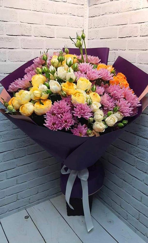 Букет цветов из: Хризантемы и Розы в Майне