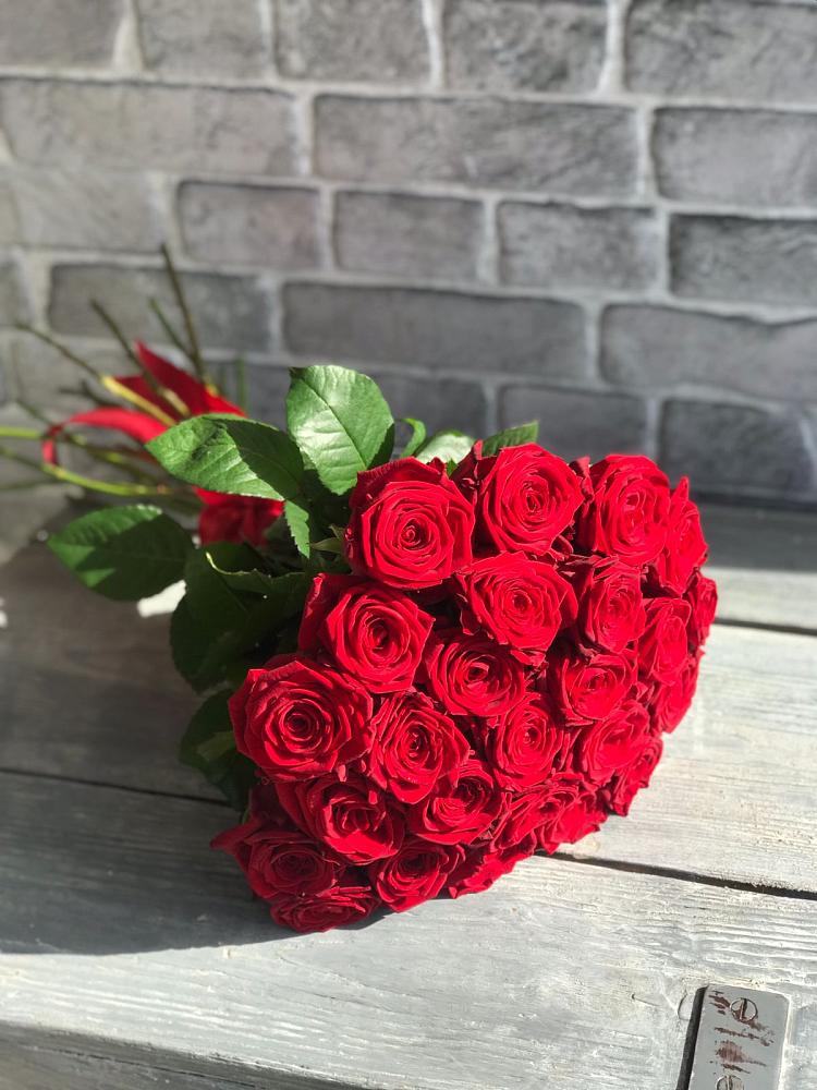 Букет Красные розы Фридом в Майне