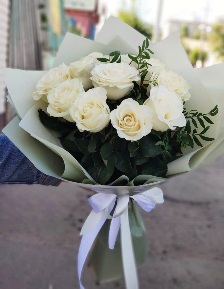 Букет Белые розы Проуд в Майне