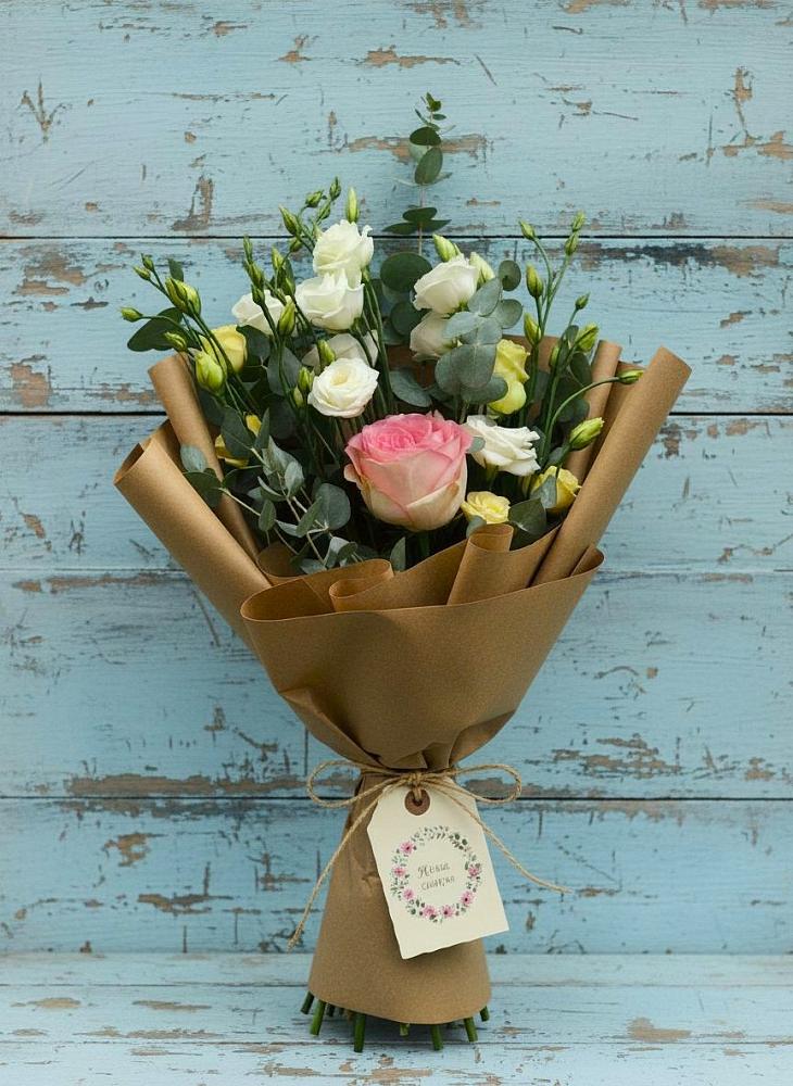 Букет цветов из: Розы и Лизиантусы в Майне