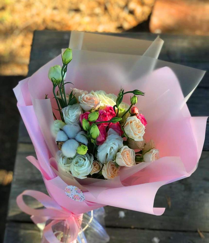 Букет цветов из: Розы и Лизиантусы в Майне