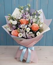Букет цветов из:  Лизиантусы, Розы, Альстромерии и Гипсофила в Майне