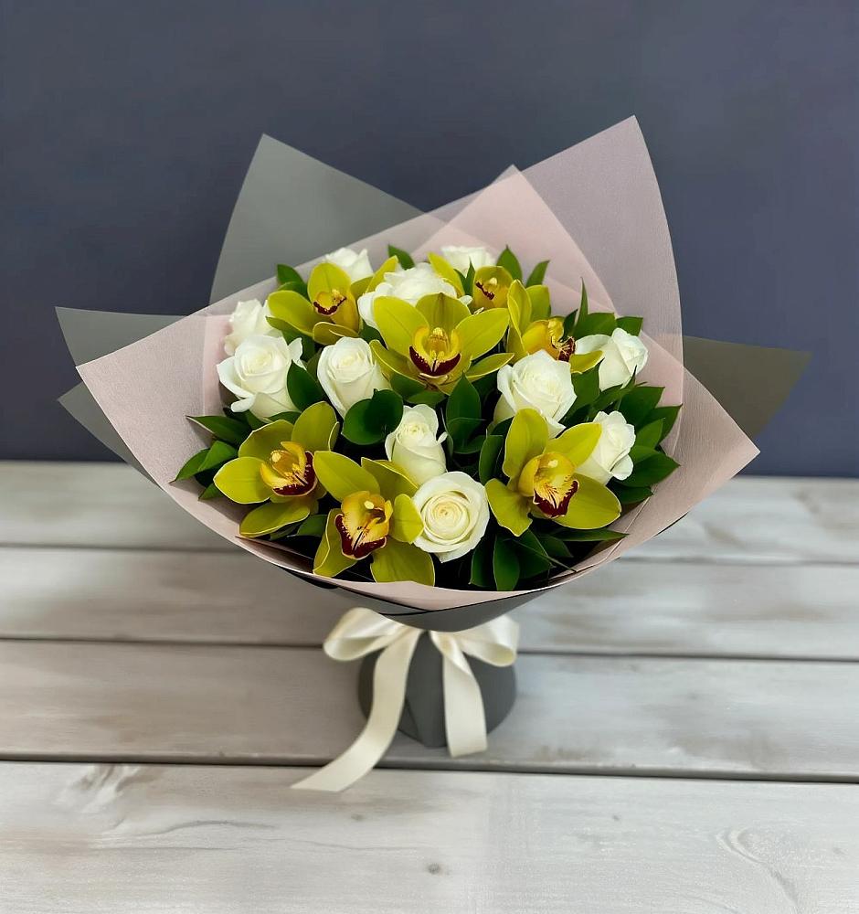 Букет цветов из: Орхидеи и Розы в Майне