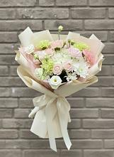 Букет цветов из:  Гвоздики, Розы, Лизиантусы и Хризантемы в Майне