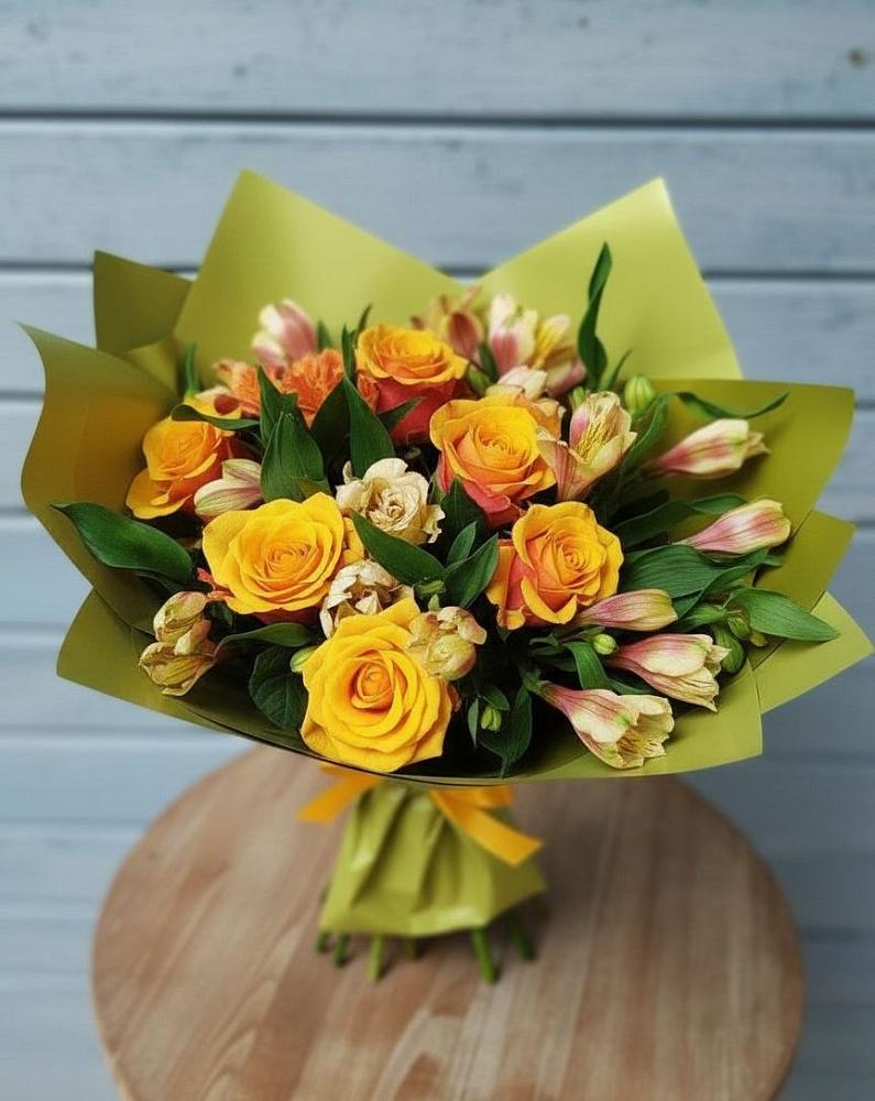 Букет цветов из: Альстромерии и Розы в Майне
