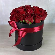 Цветочная композиция из Розы в шляпной коробке в Майне