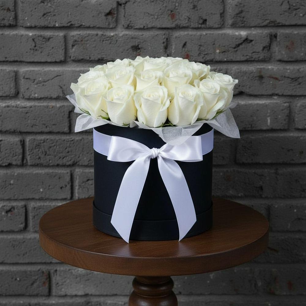 Цветочная композиция из Розы в шляпной коробке в Майне