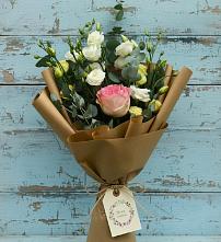 Букет цветов из:  Розы и Лизиантусы в Майне