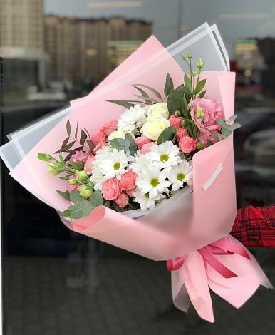 Букет цветов из: Розы, Лизиантусы и Хризантемы в Майне