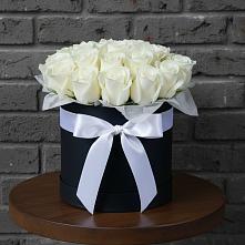 Цветочная композиция из Розы в шляпной коробке #REPLACE_PRED# Майне