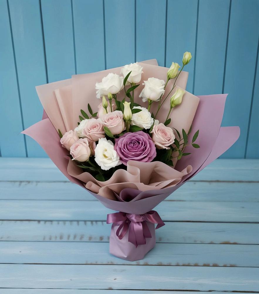 Букет цветов из: Розы и Лизиантусы в Майне